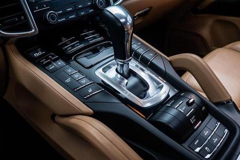 PORSCHE CAYENNE S E-HY