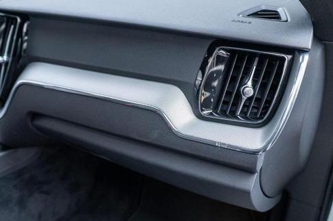 VOLVO XC60 T8 ULT DARK