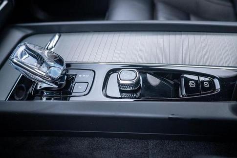 VOLVO XC60 T8 ULT DARK