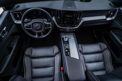VOLVO XC60 T8 ULT DARK