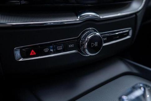 VOLVO XC60 T8 ULT DARK