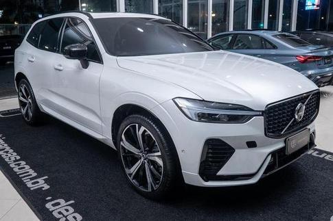 VOLVO XC60 T8 ULT DARK