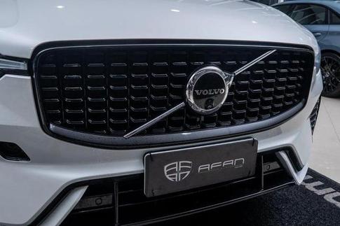 VOLVO XC60 T8 ULT DARK