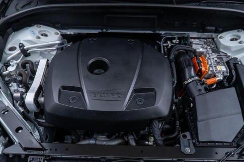 VOLVO XC60 T8 ULT DARK