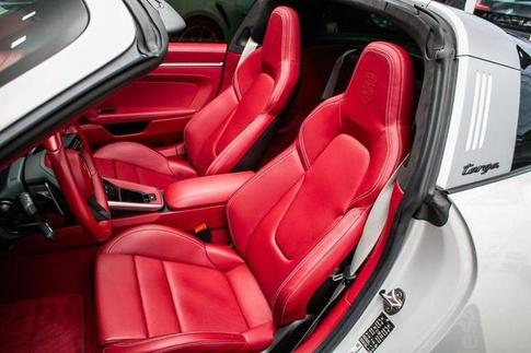 PORSCHE 911 TARGA 4GTS