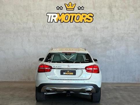 MERCEDES-BENZ GLA 200 1.6 CGI ADVANCE 16V TURBO 4P