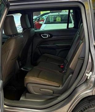 JEEP COMMANDER OVERLAND T270 1.3 TB FLEX AUT