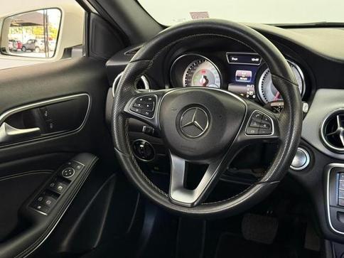 MERCEDES-BENZ GLA 200 1.6 CGI ADVANCE 16V TURBO 4P