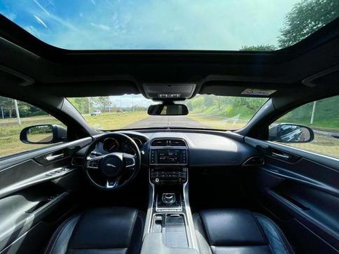 JAGUAR XE P250 R-SPORT