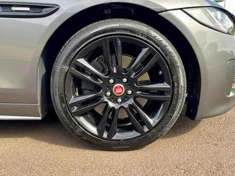 JAGUAR XE P250 R-SPORT