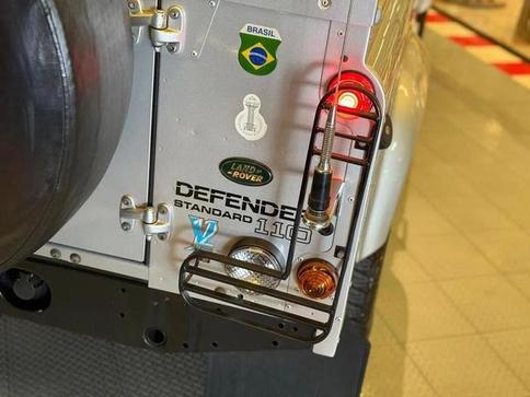 LAND ROVER DEFENDER 110 STANDARD