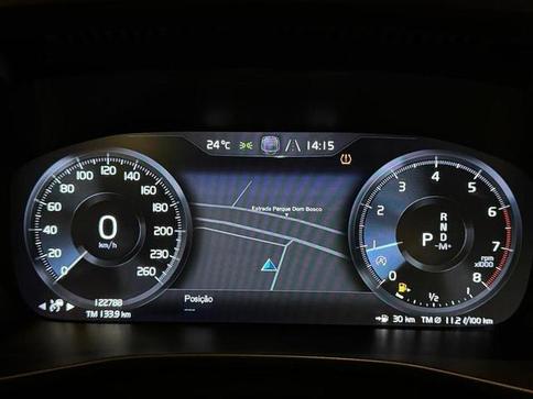 VOLVO XC40 T5 R-DESIGN