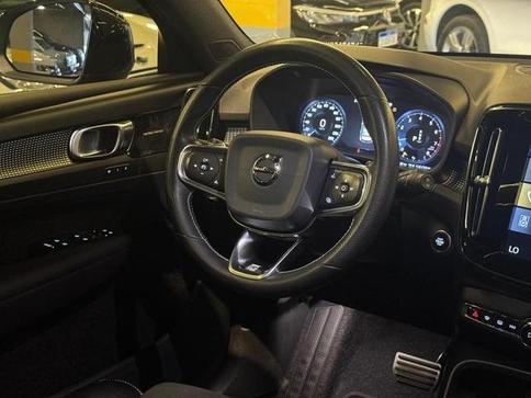 VOLVO XC40 T5 R-DESIGN