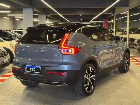 VOLVO XC40 T5 R-DESIGN