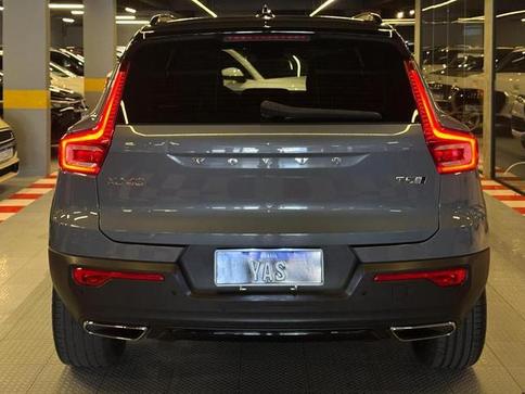 VOLVO XC40 T5 R-DESIGN