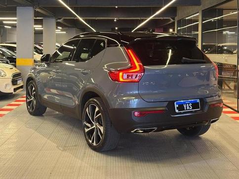 VOLVO XC40 T5 R-DESIGN