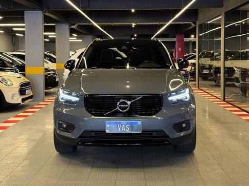 VOLVO XC40 T5 R-DESIGN