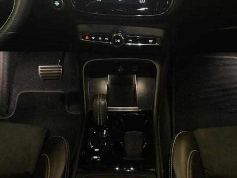 VOLVO XC40 T5 R-DESIGN