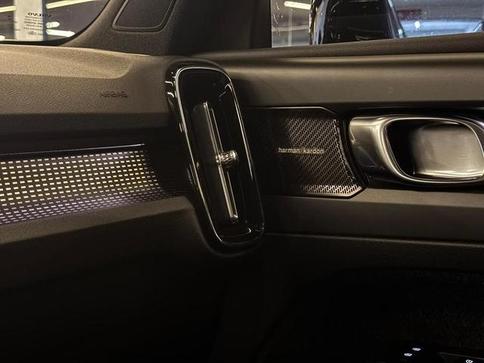 VOLVO XC40 T5 R-DESIGN