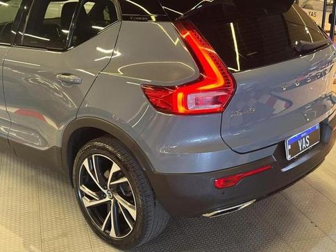 VOLVO XC40 T5 R-DESIGN