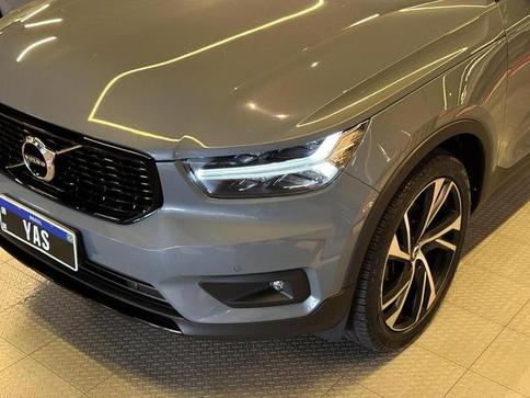 VOLVO XC40 T5 R-DESIGN