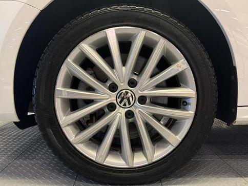 VOLKSWAGEN JETTA 2.0T