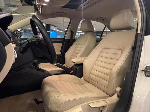 VOLKSWAGEN JETTA 2.0T