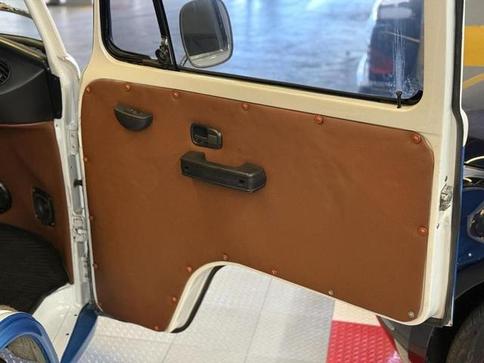 VOLKSWAGEN KOMBI