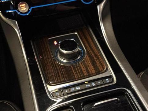 JAGUAR XF 2.0T R-SPORT