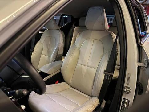 VOLVO XC40 T5H MOMENTU