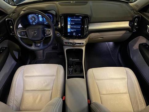 VOLVO XC40 T5H MOMENTU