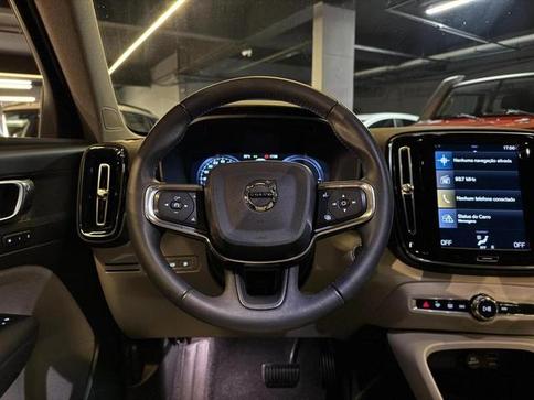 VOLVO XC40 T5H MOMENTU