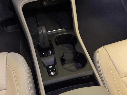 VOLVO XC40 T5H MOMENTU