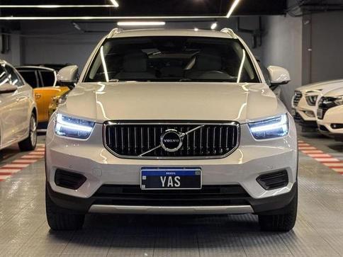 VOLVO XC40 T5H MOMENTU