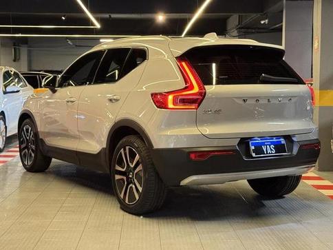 VOLVO XC40 T5H MOMENTU