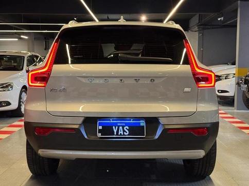 VOLVO XC40 T5H MOMENTU