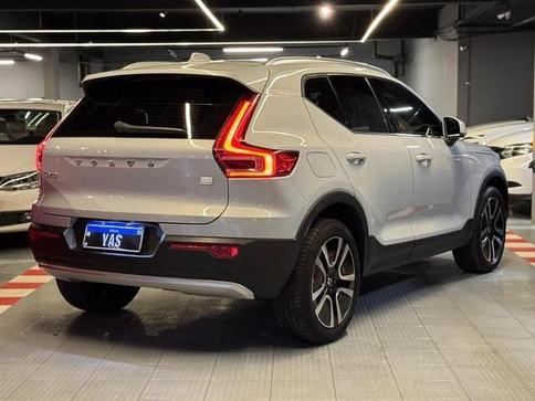 VOLVO XC40 T5H MOMENTU