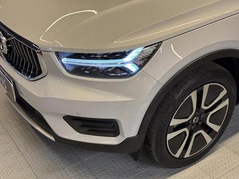 VOLVO XC40 T5H MOMENTU