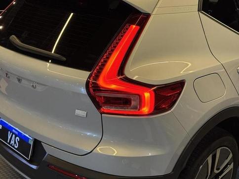 VOLVO XC40 T5H MOMENTU