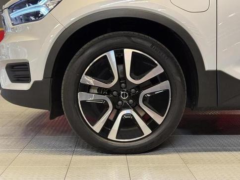 VOLVO XC40 T5H MOMENTU