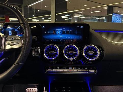 MERCEDES-BENZ GLA200 AMG LINE
