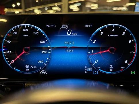 MERCEDES-BENZ GLA200 AMG LINE