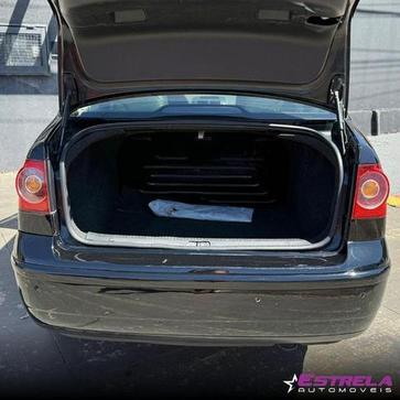 VOLKSWAGEN POLO SEDAN 1.6