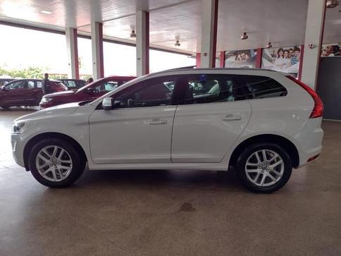 VOLVO XC 60 2.4 D5 MOMENTUM DIESEL AWD 4P AUT