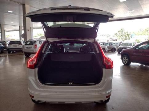 VOLVO XC 60 2.4 D5 MOMENTUM DIESEL AWD 4P AUT
