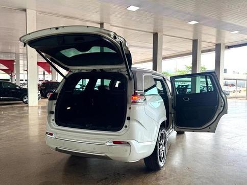 JEEP COMMANDER OVERLAND T270 1.3 TB FLEX AUT