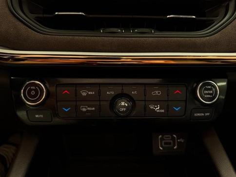 JEEP COMMANDER OVERLAND T270 1.3 TB FLEX AUT