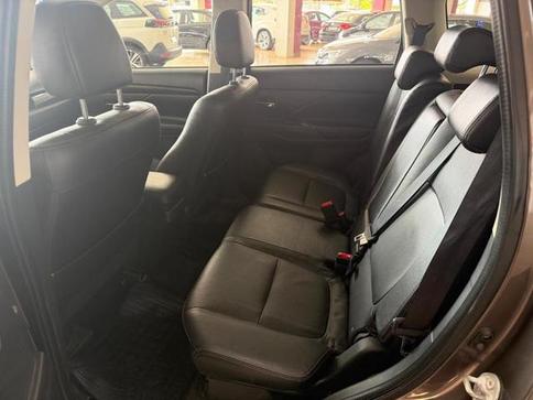 MITSUBISHI OUTLANDER 2.0 COMFORT 7 LUGARES AUT