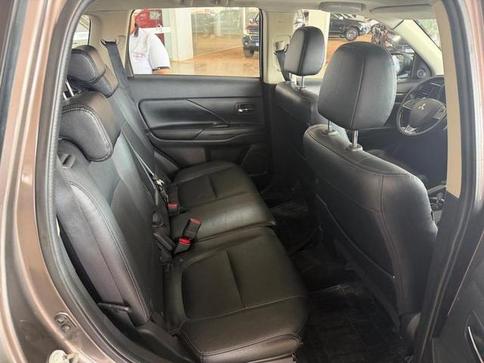 MITSUBISHI OUTLANDER 2.0 COMFORT 7 LUGARES AUT