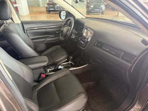 MITSUBISHI OUTLANDER 2.0 COMFORT 7 LUGARES AUT